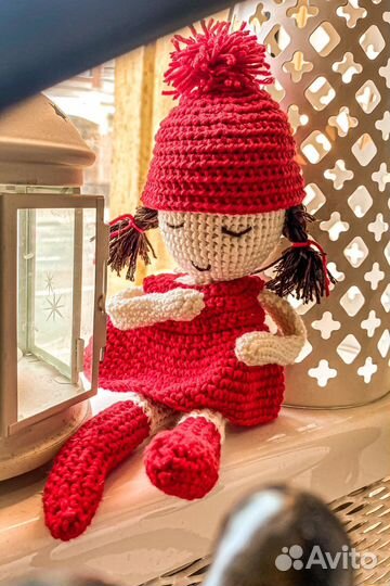 Вязаная кукла ручной работы