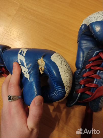 Боксерские перчатки и две Макивары