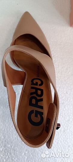 Босоножки кожаные Graciana 39 р