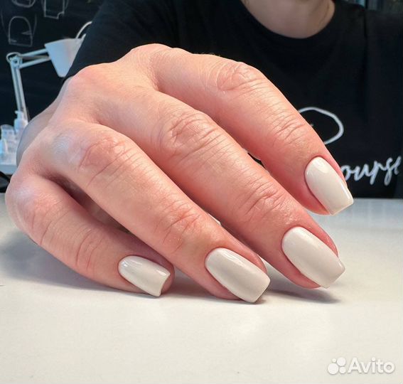 Маникюр с покрытием гель-лаком