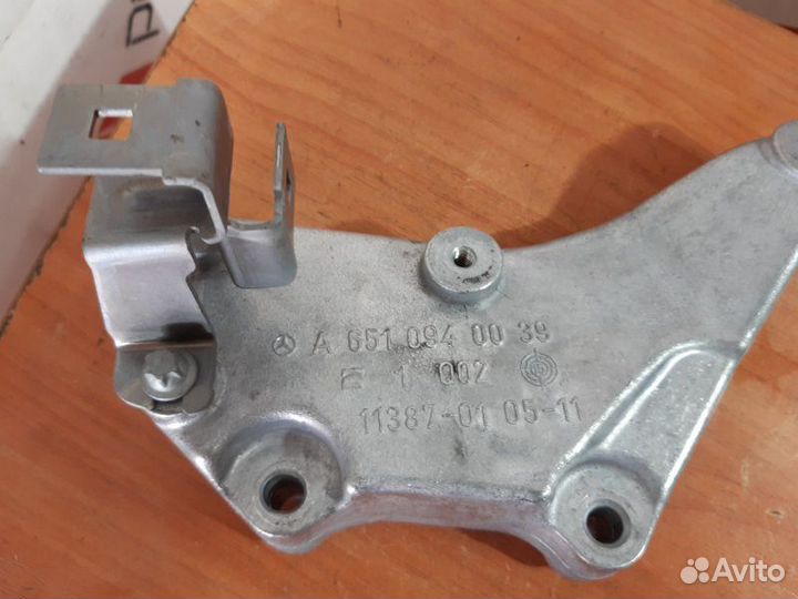 Кронштейн Mercedes C-Class W205 OM651 2.2 CDI 2016