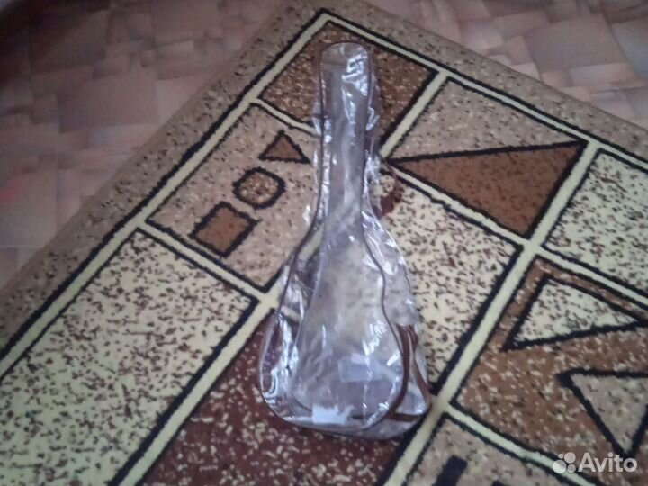 Игрушечная гитара