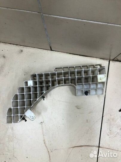 Усилитель переднего бампера задний правый