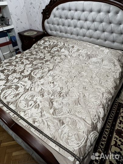 Роскошное покрывало на кровать новое