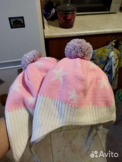 Две зимние шапки lassie 46-48 р-р