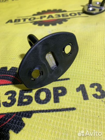 Петля замка двери Vw Polo 5 1.6 2019