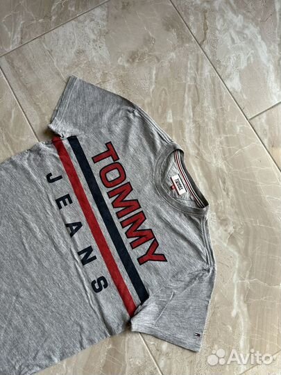 Футболка Tommy Jeans