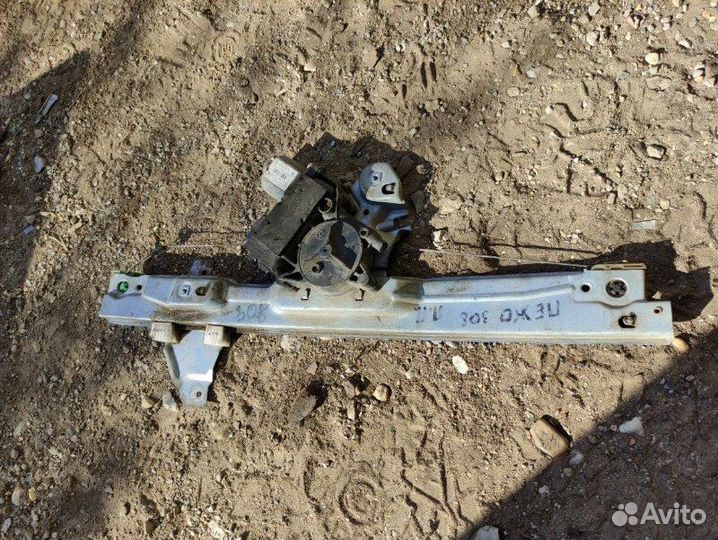 Стеклоподъемник передний правый Peugeot 308 4A/C