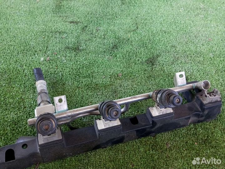 Топливна рампа с форсунками Opel Astra