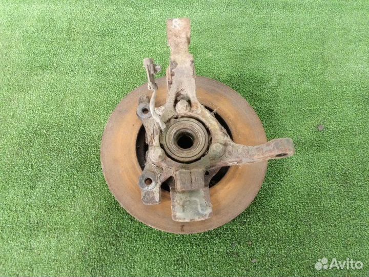 Кулак поворотный передний правый Opel Zafira A 2.2