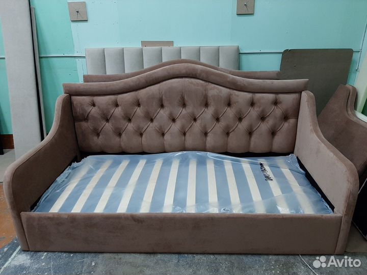 Кровать детская «Мадонна» с мягким изголовьем