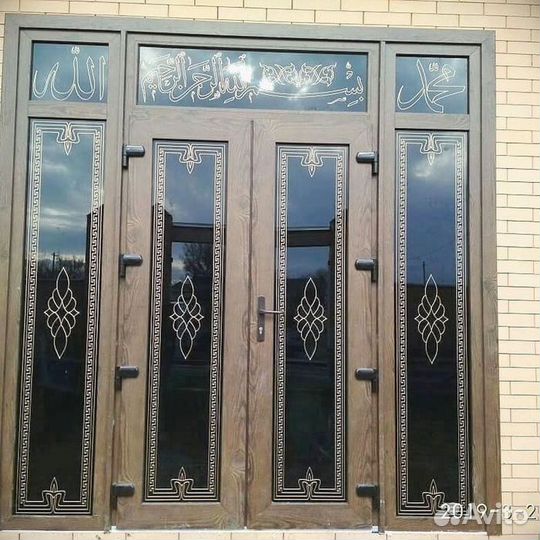 Пластиковая дверь