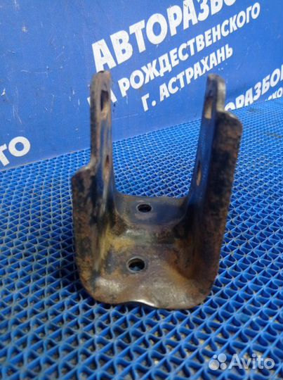 Кронштейн опоры двигателя Toyota Sprinter седан