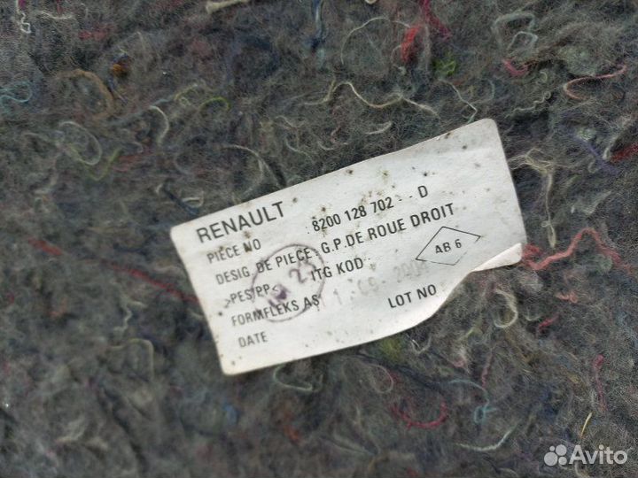 Обшивка багажника правая Renault Megane 2 1.4