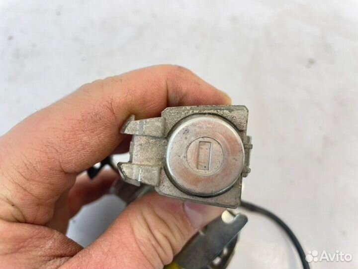 Личинки замков Toyota Corolla ZRE151L 1zrfe 2006