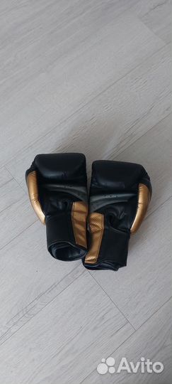 Боксерские перчатки 14 oz новые