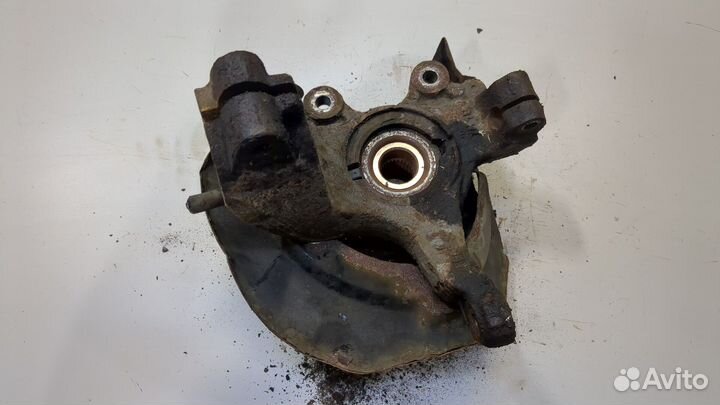 Ступица (кулак, цапфа) левая передняя Mazda 3 (BK)