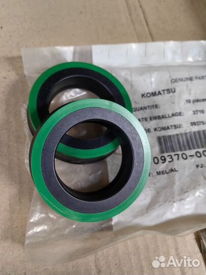 Уплотнитель натяжителя гусянки 0937000070