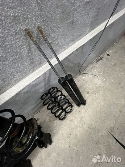 Продам амортизаторы на весту
