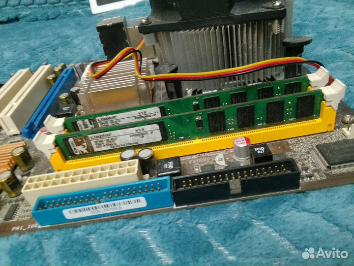 Материнская плата 775