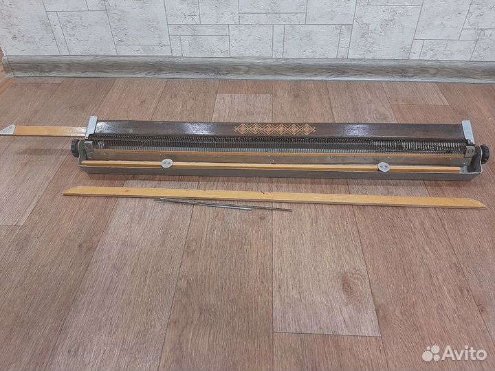 Продаю ручную вязальную машинку Чернивчанка