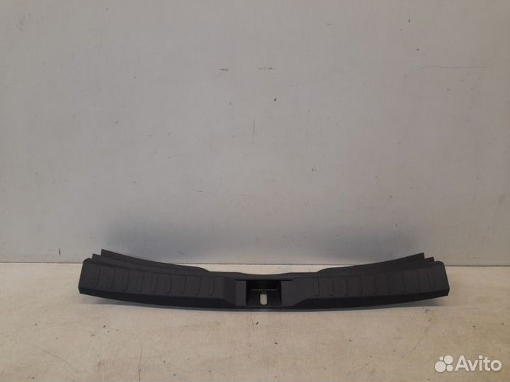 Накладка замка багажника Toyota Rav4 50 2018