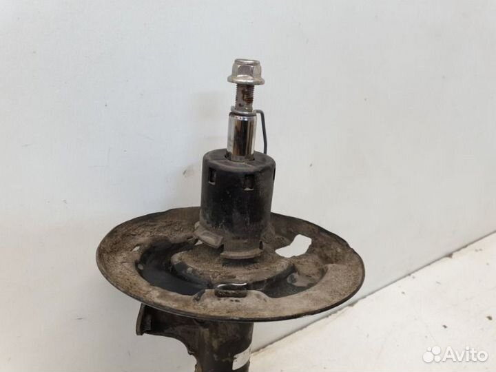 Амортизатор передний правый Toyota Camry V70 2018