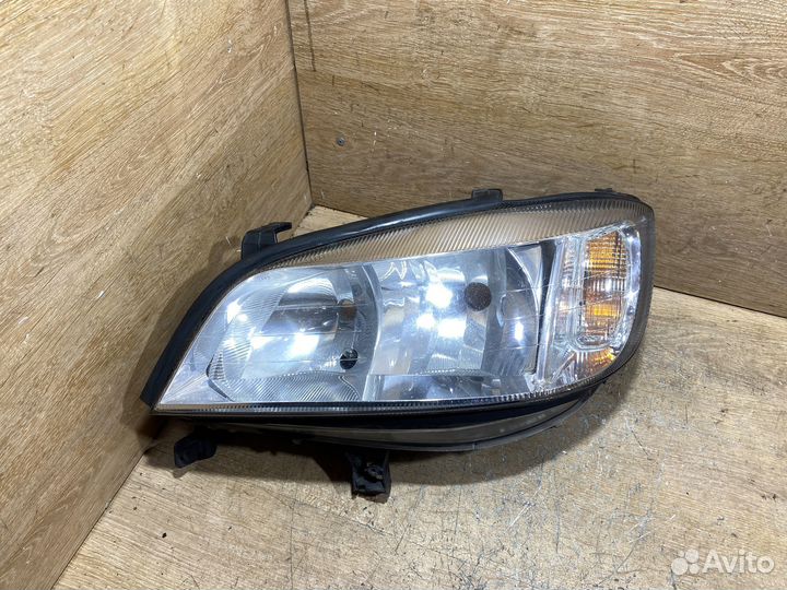 Фара передняя левая Opel Zafira A 142201