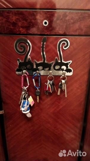 Ключница-вешалка на зеркале