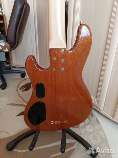 Фендер Джаз бас. Подписная модель Виктор Бейли