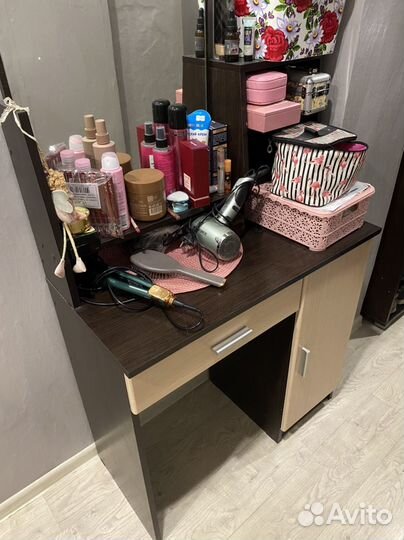 Гримерный туалетный столик
