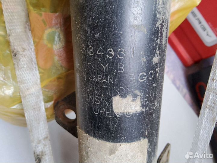 Передний амортизатор Тойота Рав 4