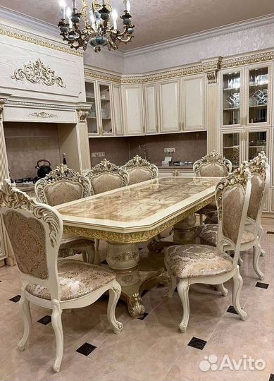 Обеденный стол и стулья