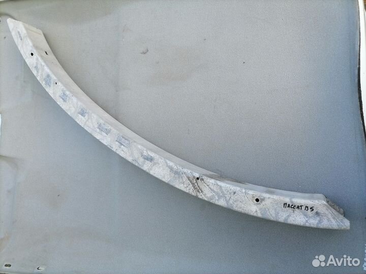 Усилитель переднего бампера для VW Passat (B5)