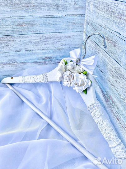 Свадебные аксессуары. Вешалка невеста