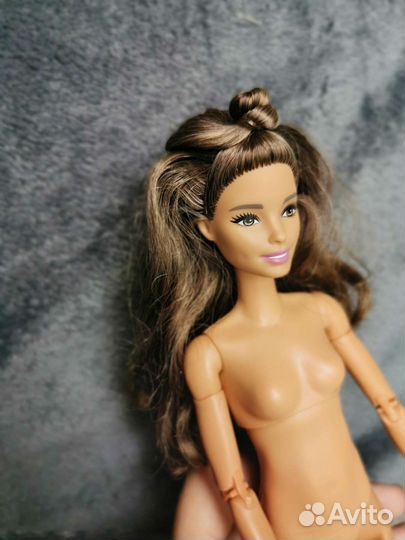 Барби фашионитас на подвижном теле