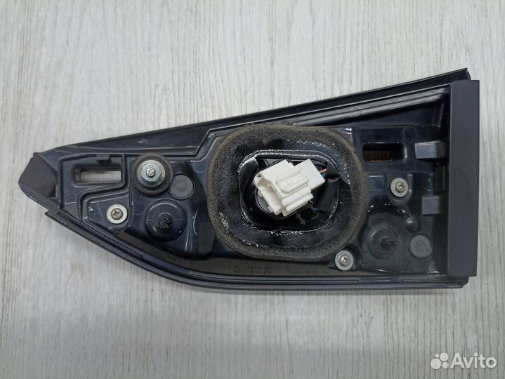 Фонарь задний левый внутренний Мазда 6 GL