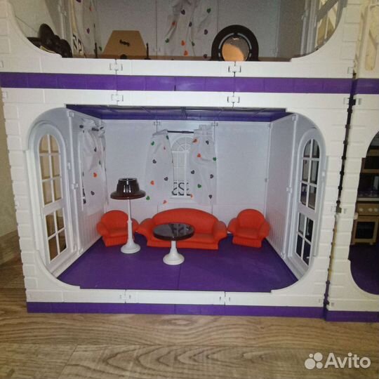 Кукольный домик с мебелью