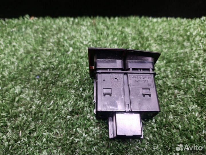 Кнопка аварийки Volkswagen Polo liftback