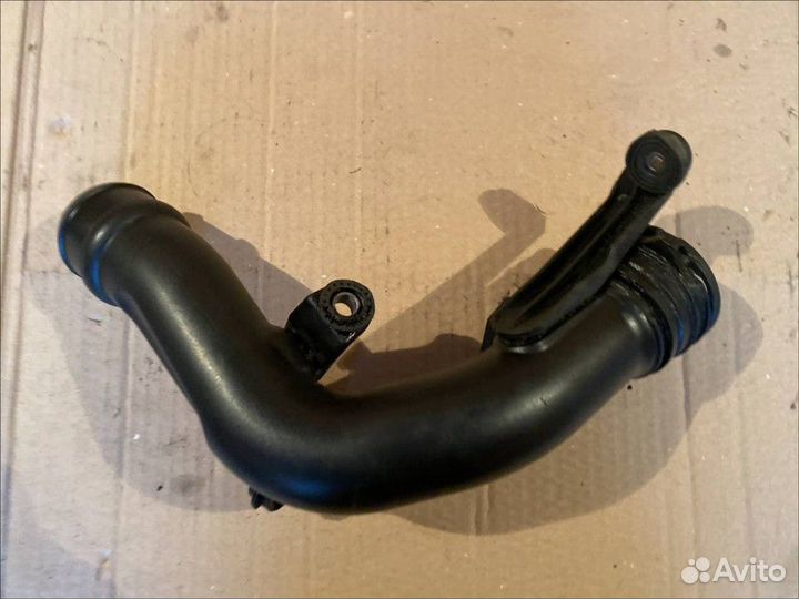 Патрубок интеркулера Volkswagen Passat