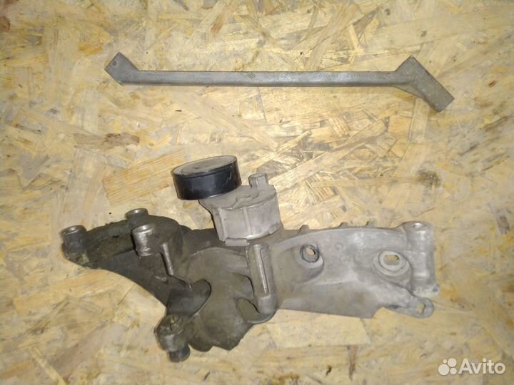 Кронштейн вспомогательных агрегатов Renault Duster