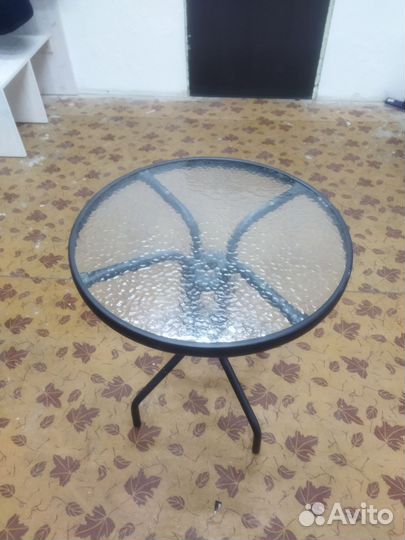 Стеклянный столик