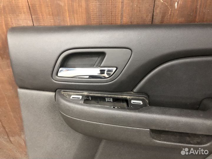 Обшивка двери задней правой Chevrolet Tahoe III