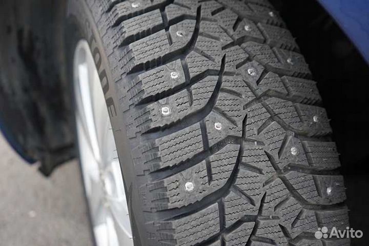 Bridgestone Blizzak Spike-02 SUV 225/65 R17 106T