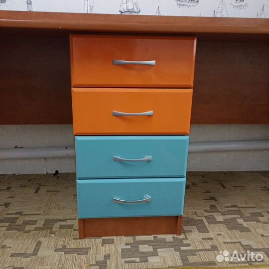 Детский письменный стол