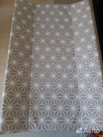 Пеленальный столик на кроватку