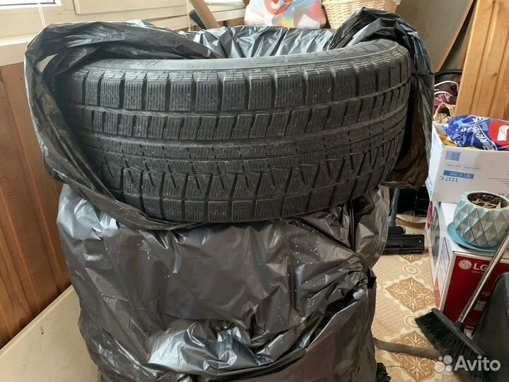 Bridgestone Blizzak Revo GZ 225/55 R17