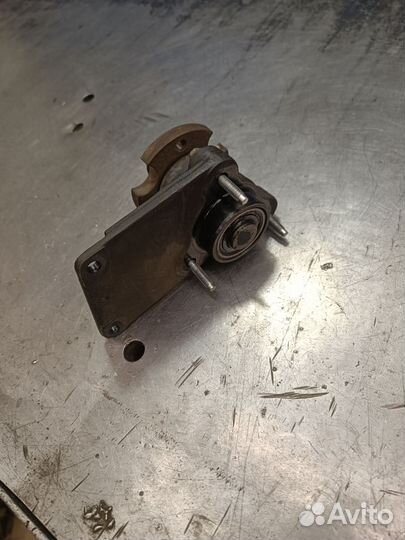 Кронштейн крепления вентилятора Ленд Ровер