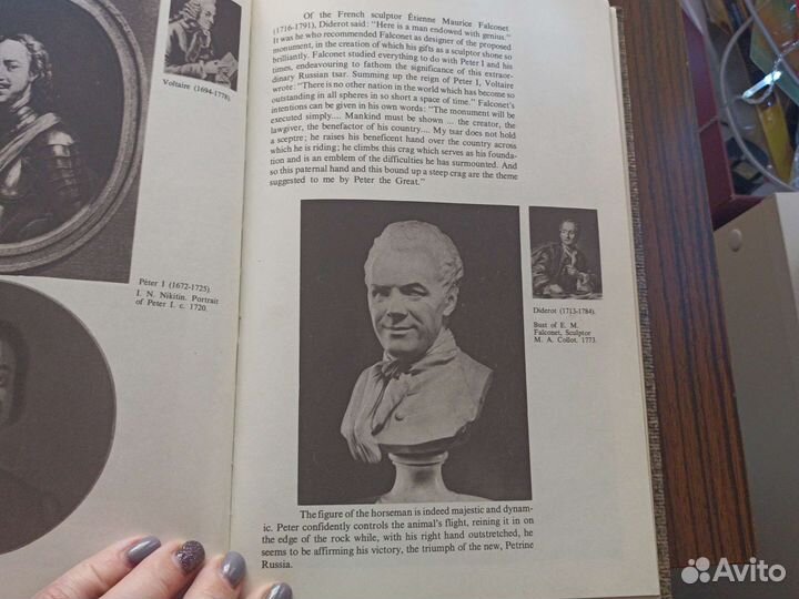 Медный всадник с комментариями на английском