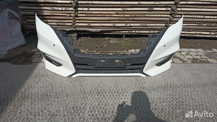 Бампер передний на Ниссан Serena 2016 год